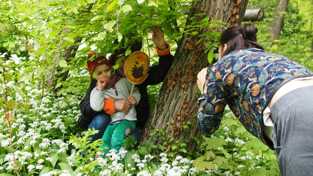 Dreharbeiten. Der eigentliche Zweck des Ausflugs, war, einen kleinen Film mit den Kindern zu drehen.